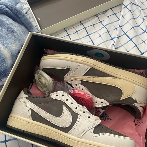 Size 8 - Picture 3 of 3